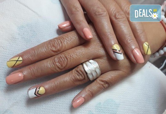 Mаникюр с гел лак BlueSky, 2 или 4 декорации, вграждане на камъчета и ефекти от Салон Мечта - Снимка 17