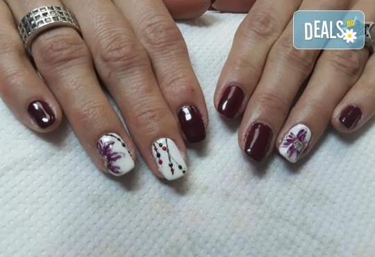 Mаникюр с гел лак BlueSky, 2 или 4 декорации, вграждане на камъчета и ефекти от Салон Мечта - Снимка 22