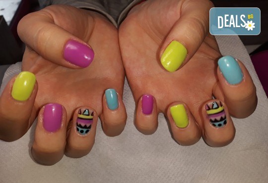 Mаникюр с гел лак BlueSky, 2 или 4 декорации, вграждане на камъчета и ефекти от Салон Мечта - Снимка 40