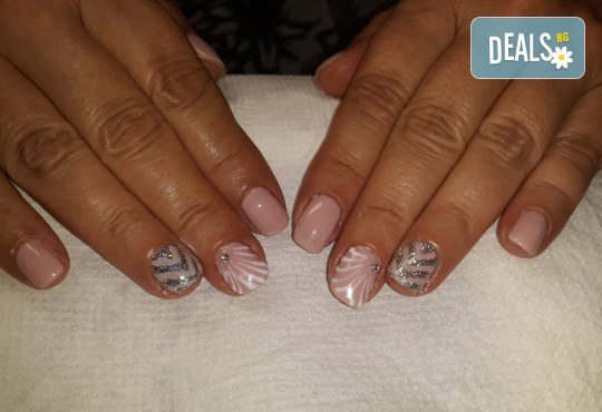 Mаникюр с гел лак BlueSky, 2 или 4 декорации, вграждане на камъчета и ефекти от Салон Мечта - Снимка 48