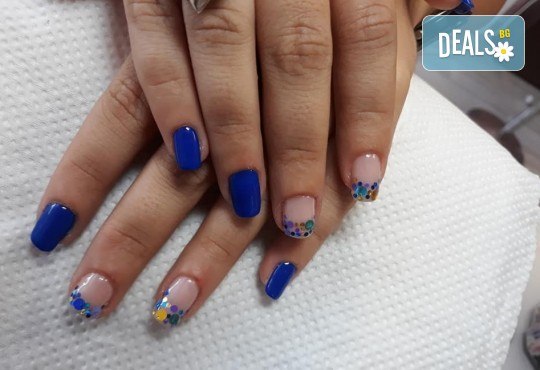 Mаникюр с гел лак BlueSky, 2 или 4 декорации, вграждане на камъчета и ефекти от Салон Мечта - Снимка 14