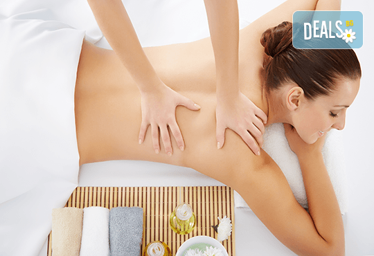 45-минутен лечебен и болкоуспокояващ масаж на гръб - 1 или 3 процедури в салон за красота Слънчев ден - Снимка 2