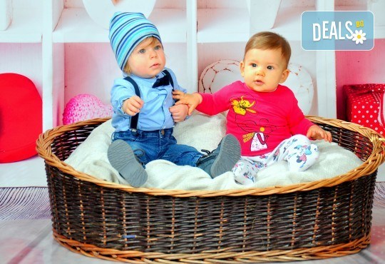 Семейна, детска или фотосесия за влюбени в месеца на любовта + подарък: фотокнига, от Photosesia.com - Снимка 4