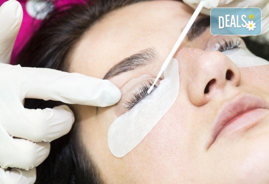 Ламиниране, подхранване и боядисване на мигли тип спирала ефект в The Castle of beauty - Снимка 4