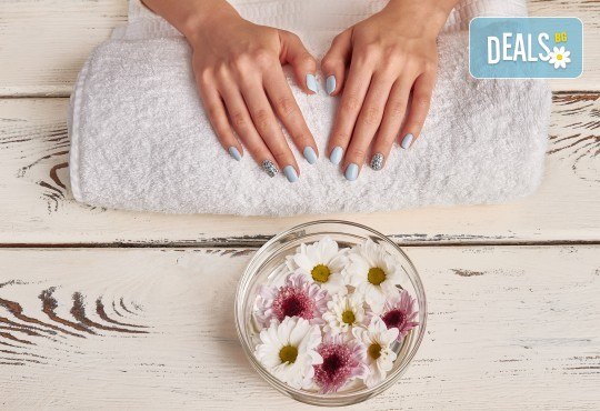 Маникюр с гел лак + СПА терапия на ръце с пилинг и парафин в Senses Massage & Recreation - Снимка 2