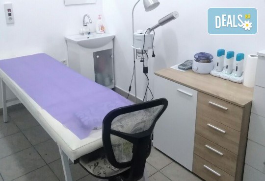 Маникюр с гел лак Black Bottle, 2 декорации и подарък сваляне на гел лак в Beauty Studio Platinum - Снимка 7