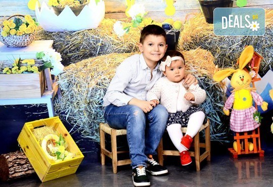 Великденска фотосесия в студио с 3 различни декора, 160-180 кадъра и подарък Фотокнига, от Photosesia.com - Снимка 6