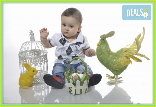 Великденска фотосесия в студио с 3 различни декора, 160-180 кадъра и подарък Фотокнига, от Photosesia.com - Снимка 3