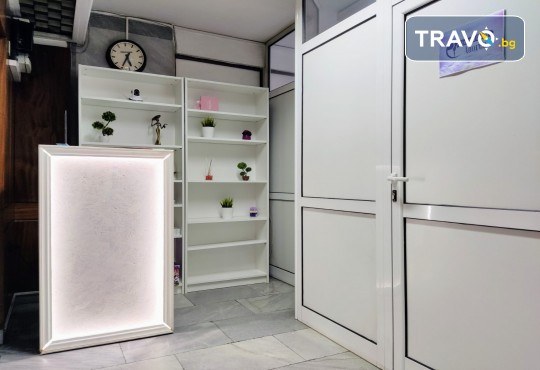 Луксозна Кралска терапия за лице - с механична екстракция, водно дермабразио, ултразвуков и RF лифтинг с подмладяващи серуми от Esthetic Center Adoree - Снимка 6