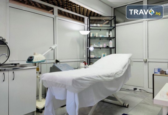 Луксозна Кралска терапия за лице - с механична екстракция, водно дермабразио, ултразвуков и RF лифтинг с подмладяващи серуми от Esthetic Center Adoree - Снимка 9