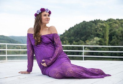 Лято е! Фотосесия за бременни на открито с включени аксесоари и рокли + обработка на всички заснети кадри, от Chapkanov photography