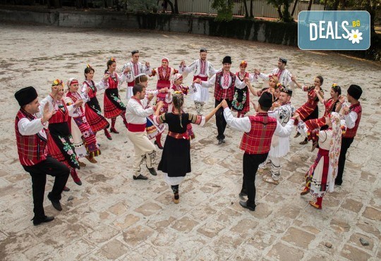 Запознайте се с автентичния български фолклор! 5 посещения на народни танци в клуб за народни танци Хороводец - Снимка 8