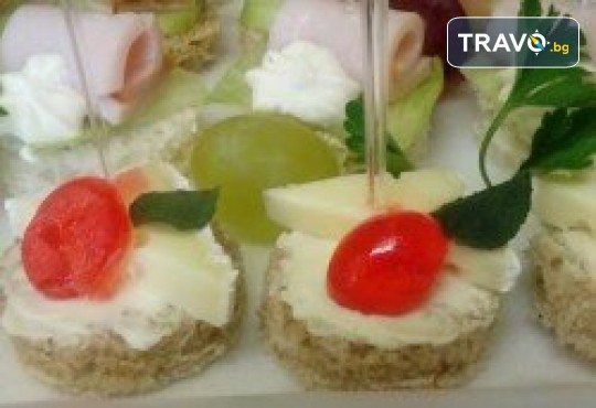 Парти за 10, 20 или 30 гости! Кетъринг за рожден ден на открито с апетитни хапки, лимонада, празнични чашки и чинийки oт Кулинарна работилница Деличи - Снимка 4