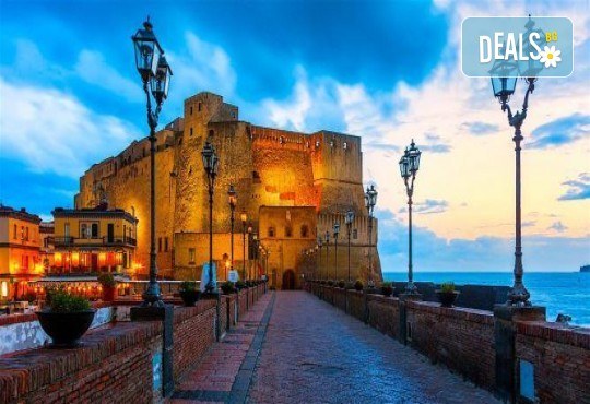 Красотата на Южна Италия! 3 нощувки със закуски в хотел 3*, транспорт, посещение на Неапол, Позитано, вулкана Везувий, Помпей и китни италиански села с България Травъл - Снимка 4