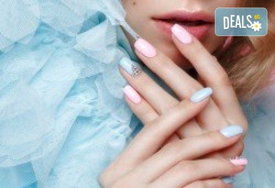 Маникюр с гел лак и две декорации! Богат каталог цветове Gel.it или BlueSky в Салон за красота B Beauty до Mall of Sofia - Снимка 3