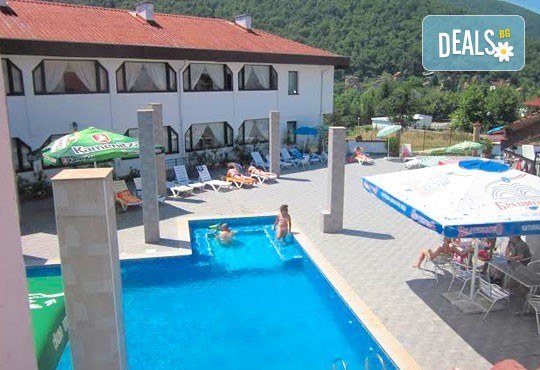 Релакс в СПА хотел Виктория, Брацигово! 1 нощувка със закуска, обяд и вечеря и ползване на басейн, безплатно за дете до 5.99 години - Снимка 2