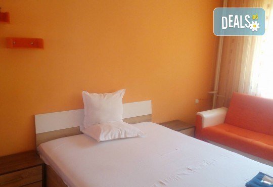 Релакс в СПА хотел Виктория, Брацигово! 1 нощувка със закуска и ползване на басейн, безплатно за дете до 5.99 години - Снимка 15