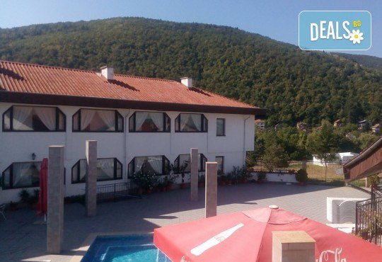 Релакс в СПА хотел Виктория, Брацигово! 1 нощувка със закуска и ползване на басейн, безплатно за дете до 5.99 години - Снимка 25