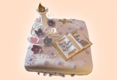 За кръщене! Красива тортa за Кръщенe с надпис Честито свето кръщене, кръстче, Библия и свещ от Сладкарница Джорджо Джани