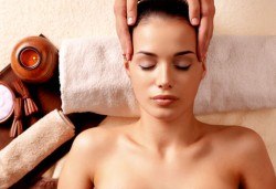 60-минутен класически, спортен или релаксиращ масаж на цяло тяло + бонус: масаж на лице - 1 или 5 процедури в салон за красота Слънчев ден - Снимка