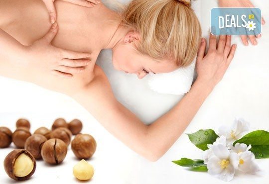 Релаксиращ арома масаж на гръб с етерични масла от папая, пъпеш или шоколадово масло в PZ Beauty Studio & Academy - Снимка 1