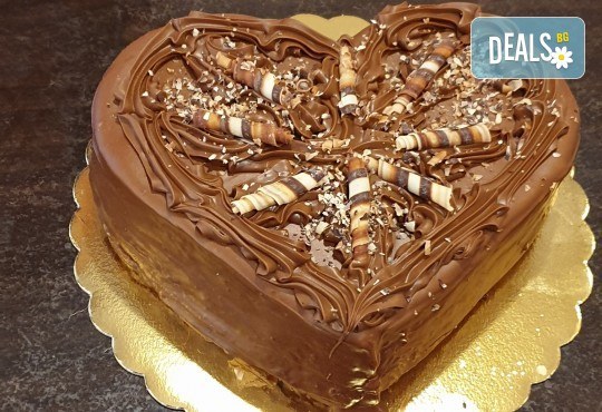 Торта Шоколадово сърце с 8, 12 или 16 парчета от Сладкарница Джорджо Джани - Снимка 2