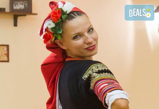 Българският фолклор! 5 посещения на занимания по народни танци в зала Dance It - Снимка 6