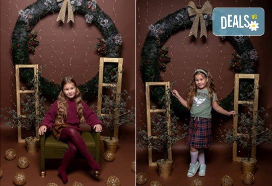 Запечатайте празничните мигове със семейството си! Професионална Коледна фотосесия в студио с 4 декора и 100 обработени кадъра от Chapkanov photography - Снимка 11