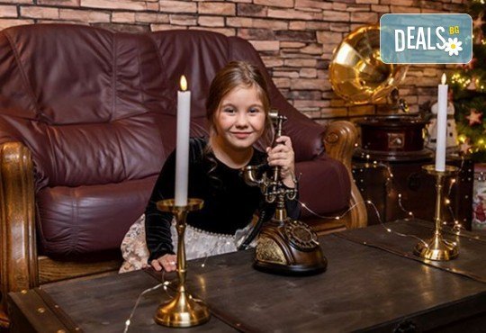 Запечатайте празничните мигове със семейството си! Професионална Коледна фотосесия в студио с 4 декора и 100 обработени кадъра от Chapkanov photography - Снимка 5