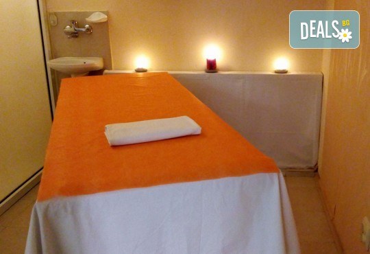 50-минутен комбиниран масаж на цяло тяло с релаксиращ и регенериращ ефект и натурални масла: кокос или бадем в Масажно студио Теньо Коев - Снимка 4