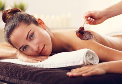Шоколадов релакс! Релаксиращ антистрес масаж 70 минути с шоколад и зонотерапия на ръце и длани в Chocolate studio - Снимка