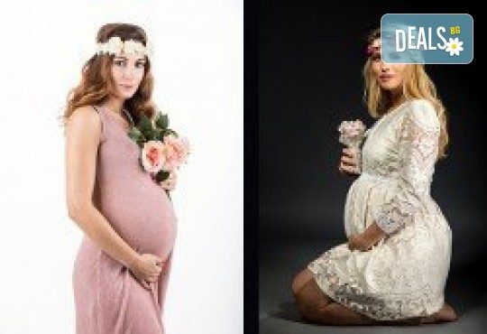 60-минутна фотосесия за бременни в студио с включени аксесоари, дрехи и ефекти + обработка на всички заснети кадри + коледни декори, от Chapkanov photography - Снимка 1