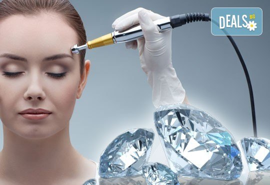 Засияйте с диамантено микродермабразио и кислородна терапия на лице в салон за красота Женско царство в Студентски град или в Центъра - Снимка 1