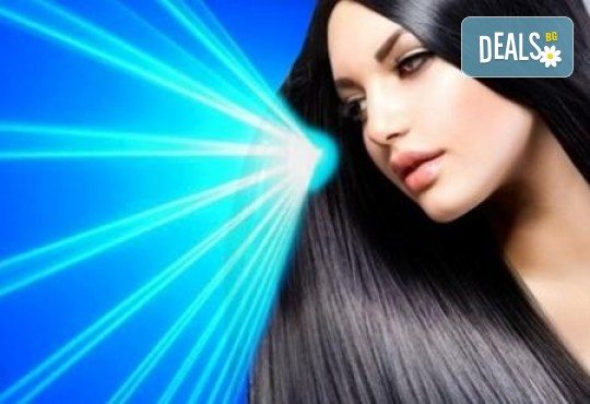Иновативна фотон лазер терапия за коса с ботокс, хиалурон, кератин, арган, измиване, флуид с инфраред преса и оформяне със сешоар в Женско царство в Центъра - Снимка 1