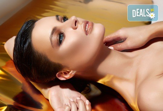 За красивата жена! СПА масаж Златен дъжд със златни частици, парафинова терапия за ръце, масаж на лице, хиалурон или колаген и чаша бяло вино в Senses Massage & Recreation - Снимка 1