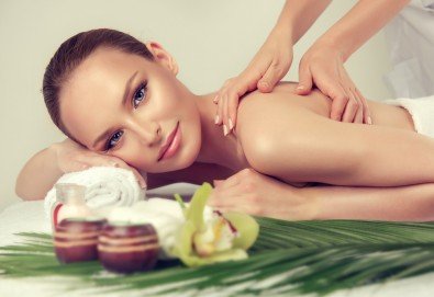 Космическо СПА преживяване! СПА капсула с LED светлина, цялостен релаксиращ масаж с шоколад или боровинка и терапия за лице от Senses Massage & Recreation
