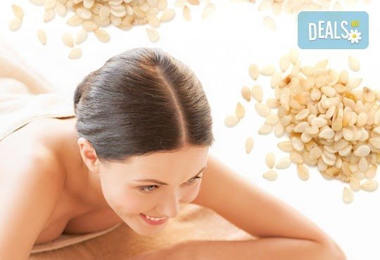 Оздравителен масаж на цяло тяло със сусамово масло, богато на калций, цинк, витамини А, B1 и Е и зонотерапия в Спа център Senses Massage & Recreation - Снимка 1