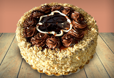 Шоколад и филирани ядки! Шоколадова торта Кралска от майстор-сладкарите на Сладкарница Джорджо Джани - Снимка