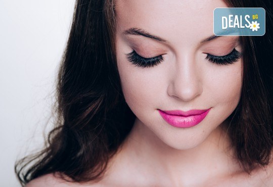 Приковаващ поглед! Поставяне на 3D мигли Russian Volume Lashes в салон за красота Madonna в Центъра - Снимка 3