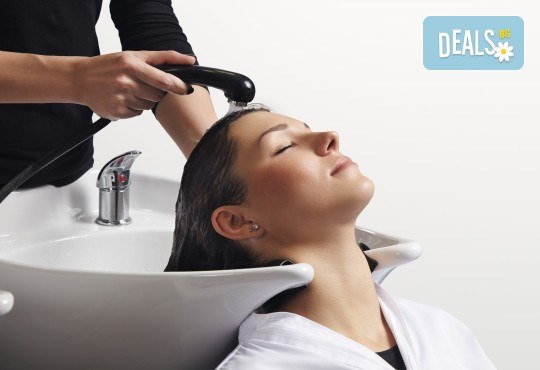 Нова прическа: подстригване, масажно измиване, подхранваща терапия с маска и сешоар в Салон Madonna - Снимка 3