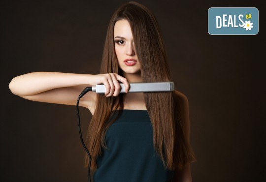 Нова прическа: подстригване, масажно измиване, подхранваща терапия с маска и сешоар в Салон Madonna - Снимка 2