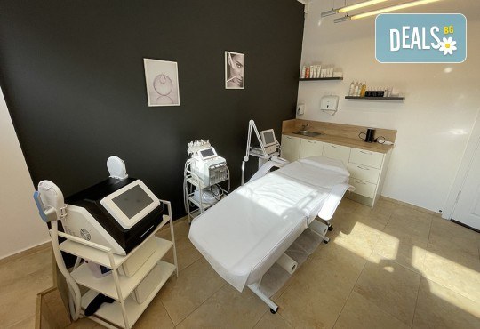 Луксозна Anti age грижа за лице! Безиглена мезотерапия с хиалурон и пептиди, RF лифтинг, маска с хайвер и масаж с лифтинг ефект в Cооl Skin Beauty Studio - Снимка 3