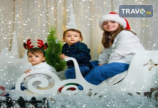Семейна коледна фотосесия в студио с 3 различни декора от MVP Studio - Снимка 6