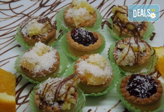 Почерпете гостите! Стилен сет от 115, 170 или 230 солени и сладки хапки микс от H&D Catering - Снимка 4