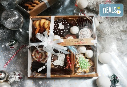 Коледни изкушения в кутия! Комбиниран сет от 600 гр. сладки за Коледа в красива празнична опаковка от MAGNIFIQUE - Снимка 5