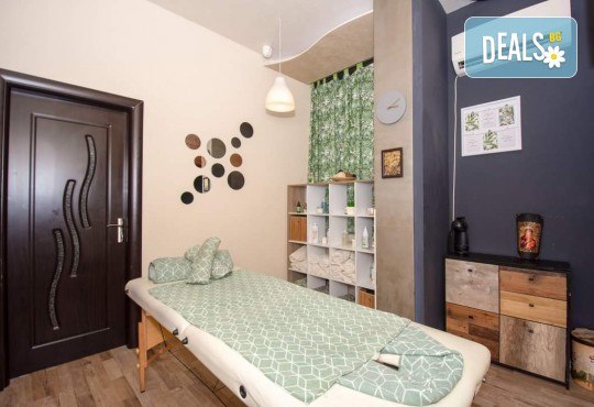 Коледен СПА пакет с масаж по избор и комплимент чаша вино в масажно студио Спавел - Снимка 6