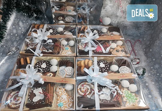 За Коледа и Нова година! Комбиниран сет от 600 гр. сладки за Коледа в красива празнична опаковка от MAGNIFIQUE - Снимка 9