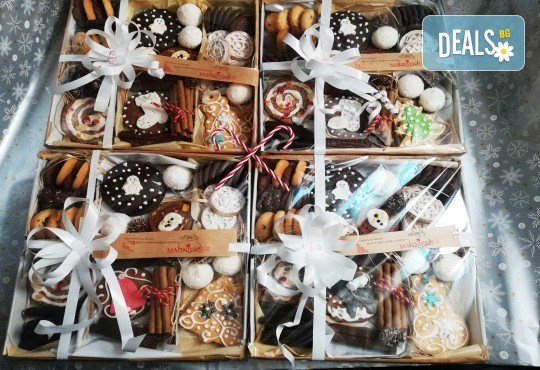 За Коледа и Нова година! Комбиниран сет от 600 гр. сладки за Коледа в красива празнична опаковка от MAGNIFIQUE - Снимка 6