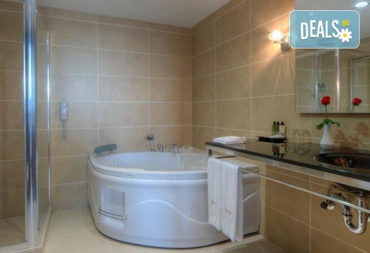 Незабравимо посрещане на Нова година 2022 в хотел Eresin Topkapi Hotel 5*, Истанбул с АБВ Травелс! 3 нощувки със закуски, транспорт, екскурзовод и шопинг в Одрин - Снимка 12