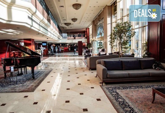Незабравимо посрещане на Нова година 2022 в хотел Eresin Topkapi Hotel 5*, Истанбул с АБВ Травелс! 3 нощувки със закуски, транспорт, екскурзовод и шопинг в Одрин - Снимка 1